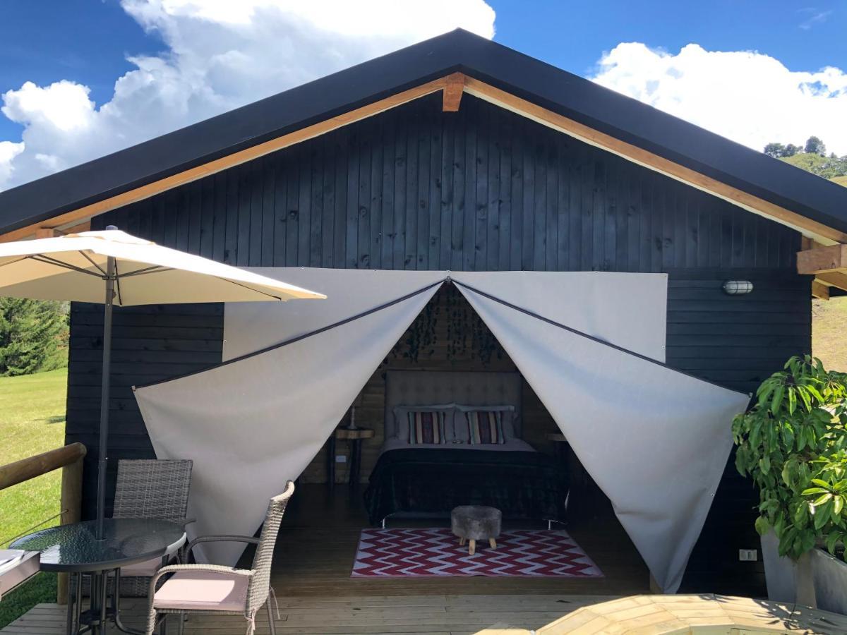 Bleu Hills Glamping Llanogrande Hotel Rionegro Ngoại thất bức ảnh