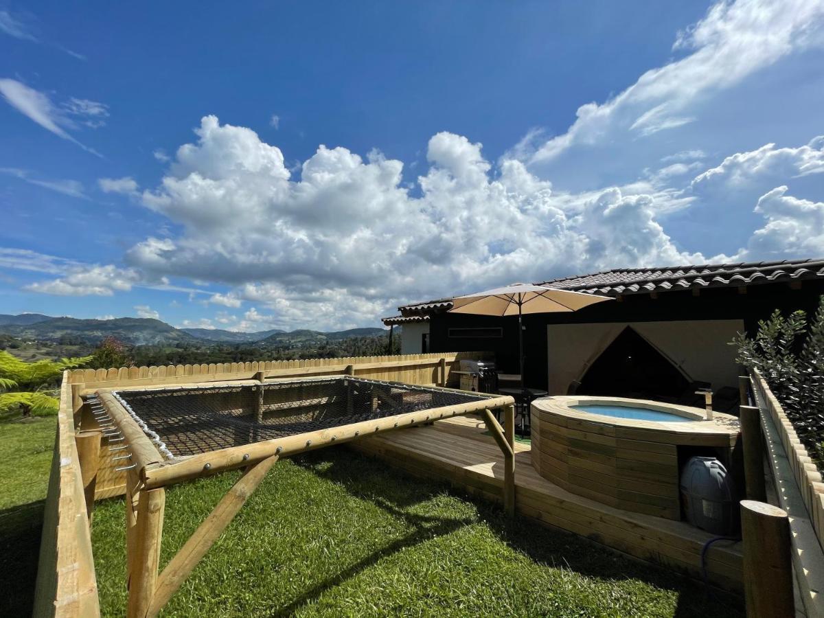 Bleu Hills Glamping Llanogrande Hotel Rionegro Ngoại thất bức ảnh